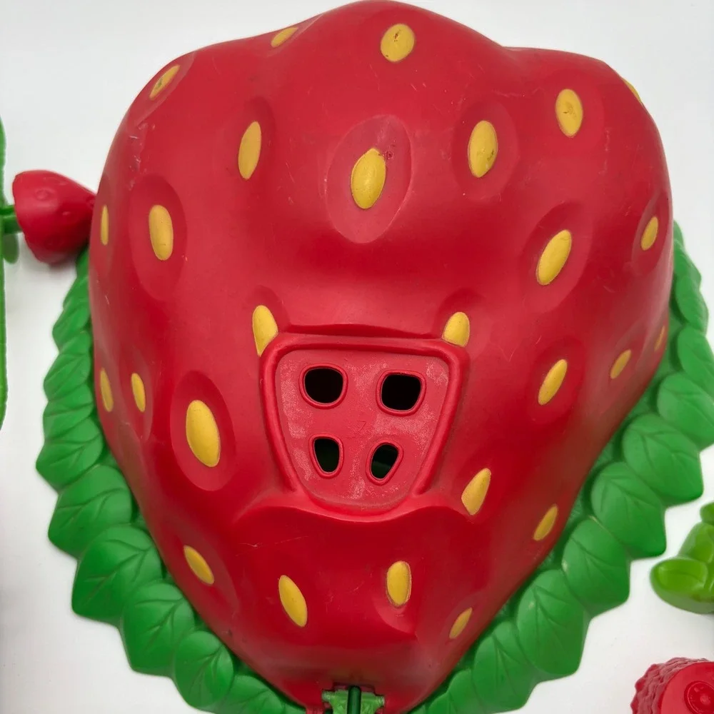 Vintage 1980s‎ Strawberry Shortcake Berry Bake Shoppe & Snail Cart Playset Lot